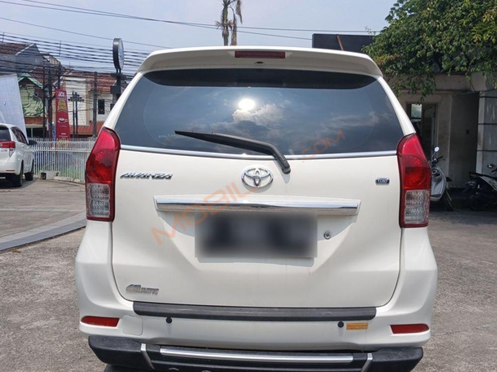 Mobil Toyota Avanza 2015