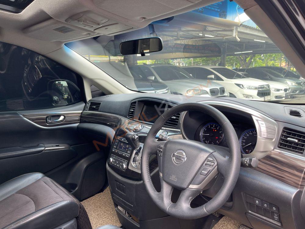Mobil Nissan Elgrand 2014