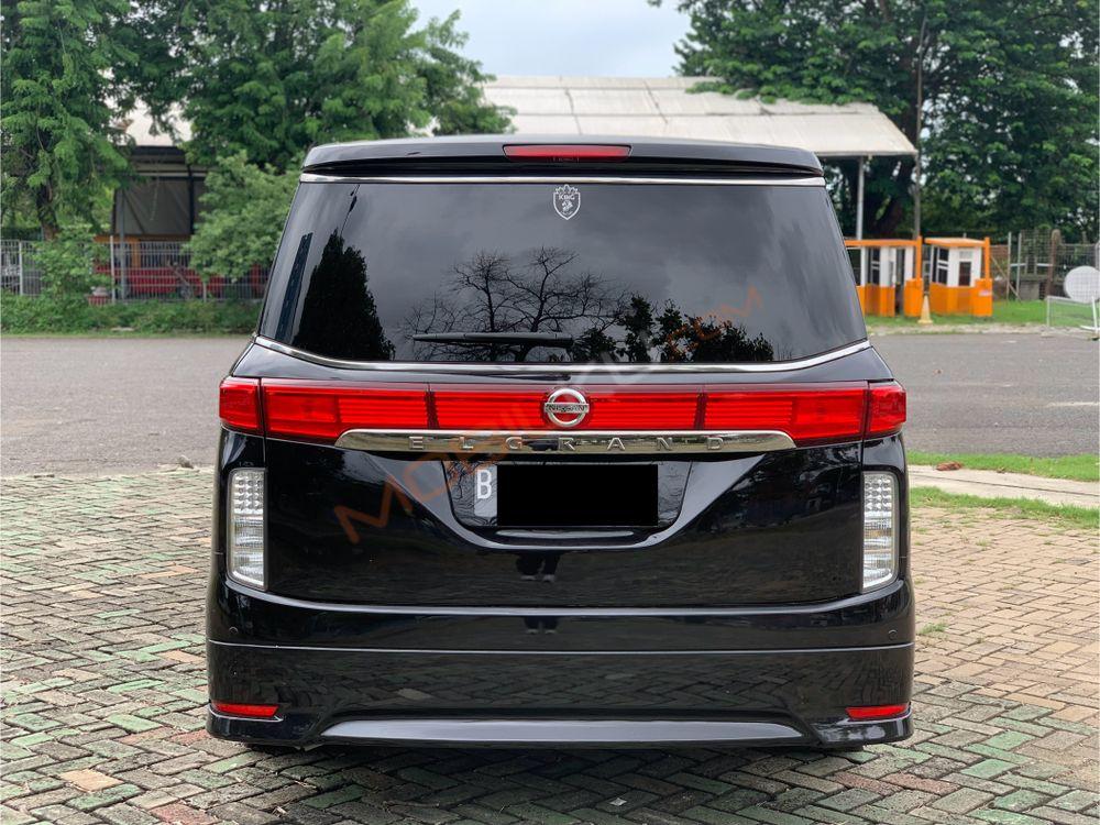Mobil Nissan Elgrand 2011
