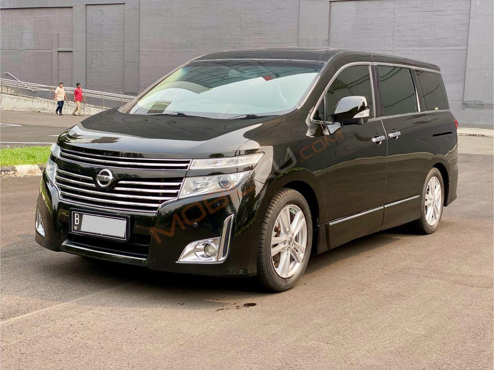 Mobil Nissan Elgrand 2013
