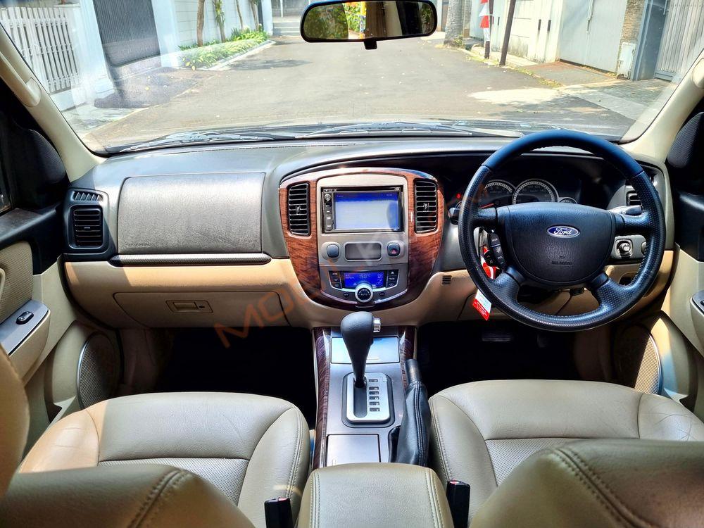 Mobil Ford Escape 2012