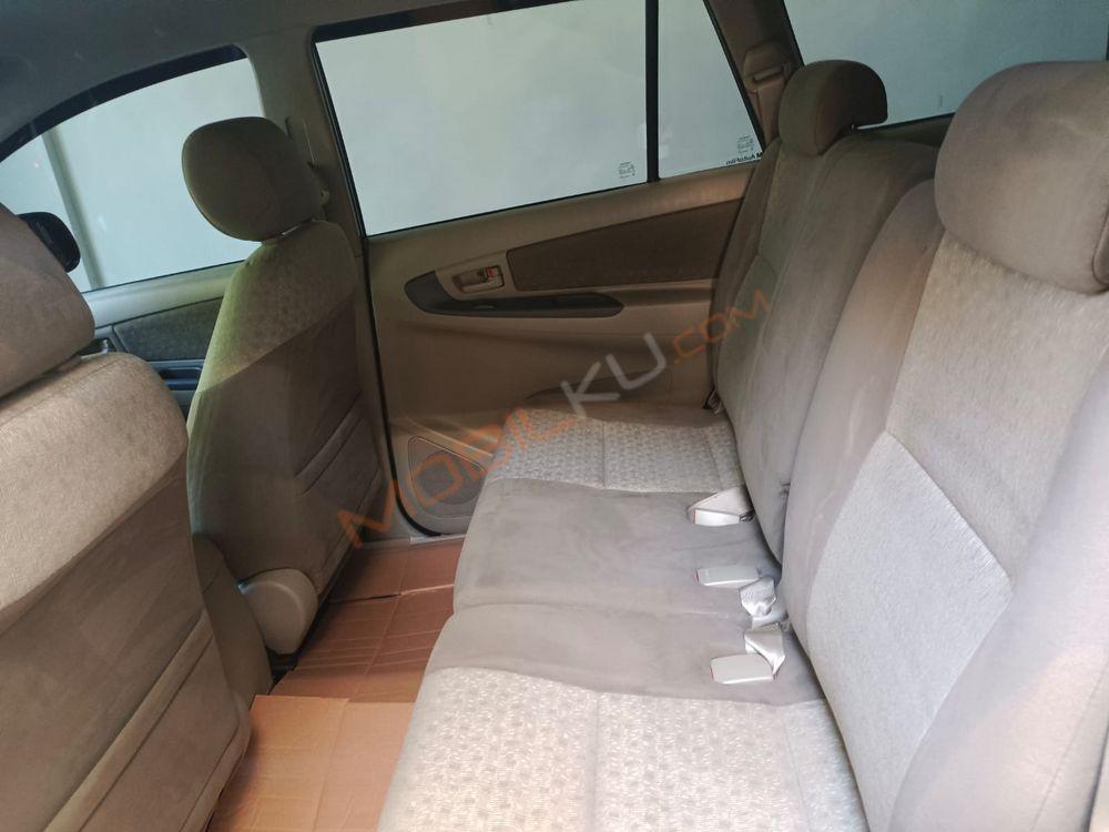 Mobil Toyota Kijang Innova 2014