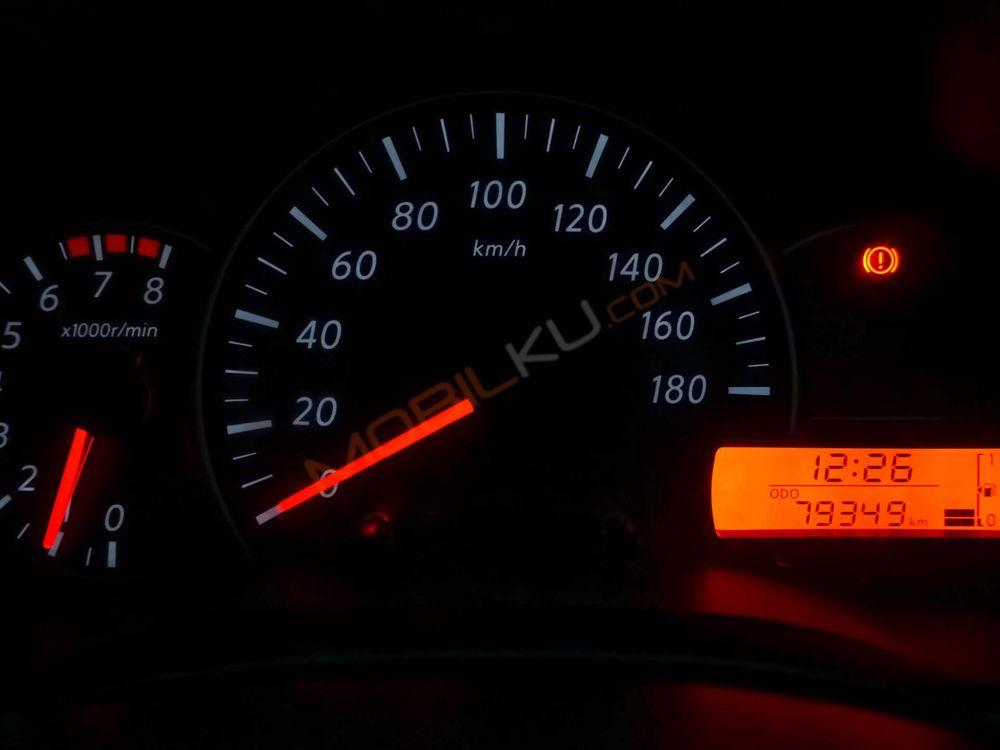 Mobil Nissan March 2017