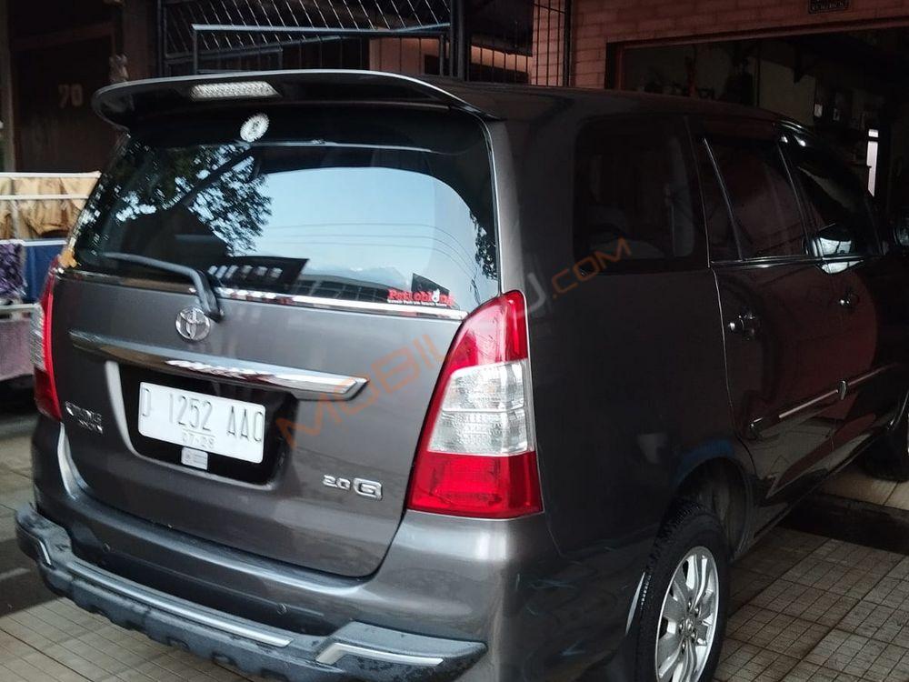 Mobil Toyota Kijang Innova 2013