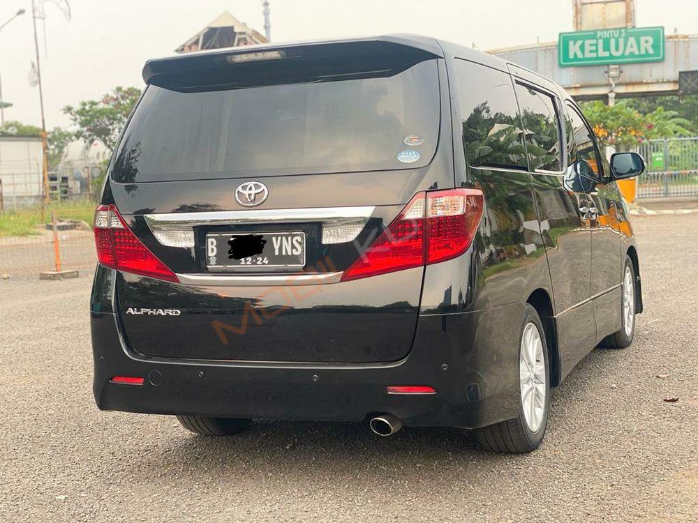 Mobil Toyota Alphard 2009