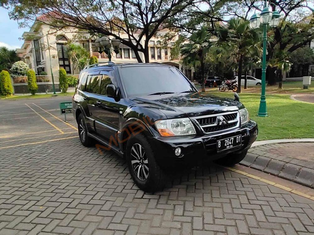 Mobil Mitsubishi Pajero 2005
