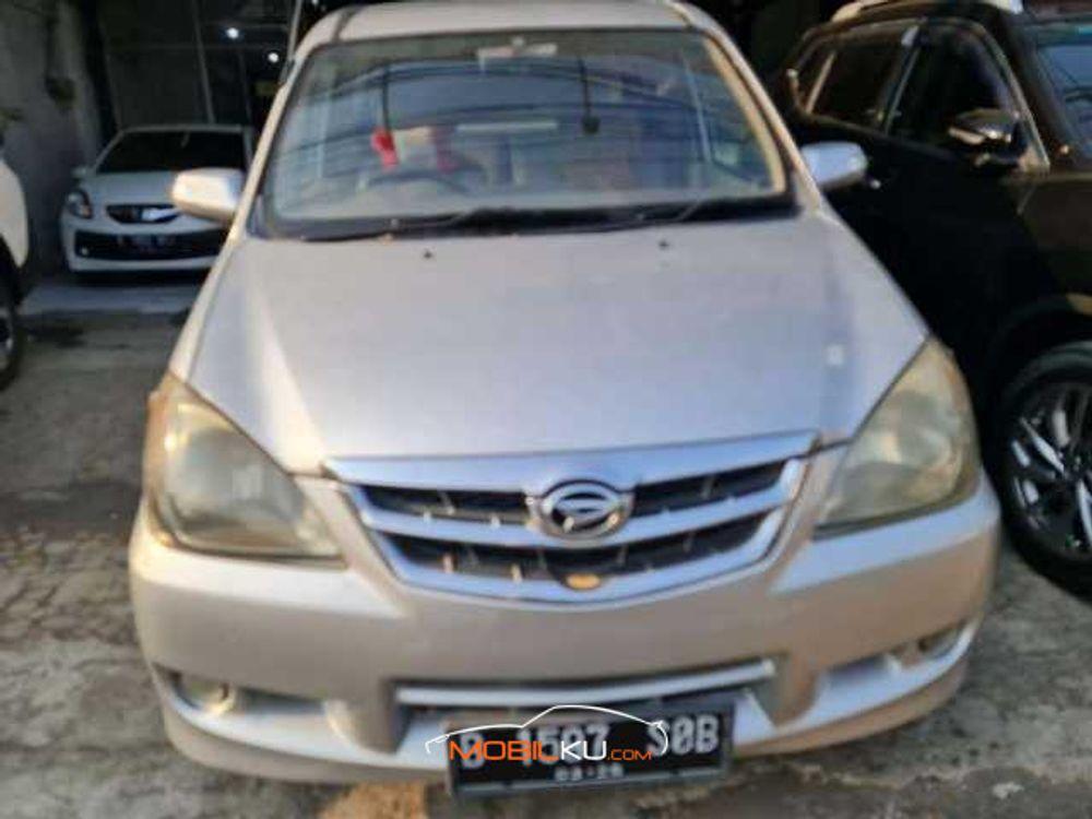 Mobil Daihatsu Xenia 2011
