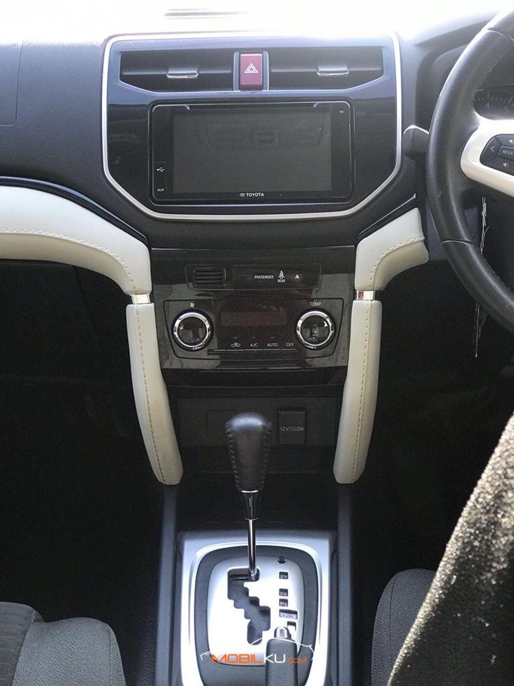 Mobil Toyota Rush 2019