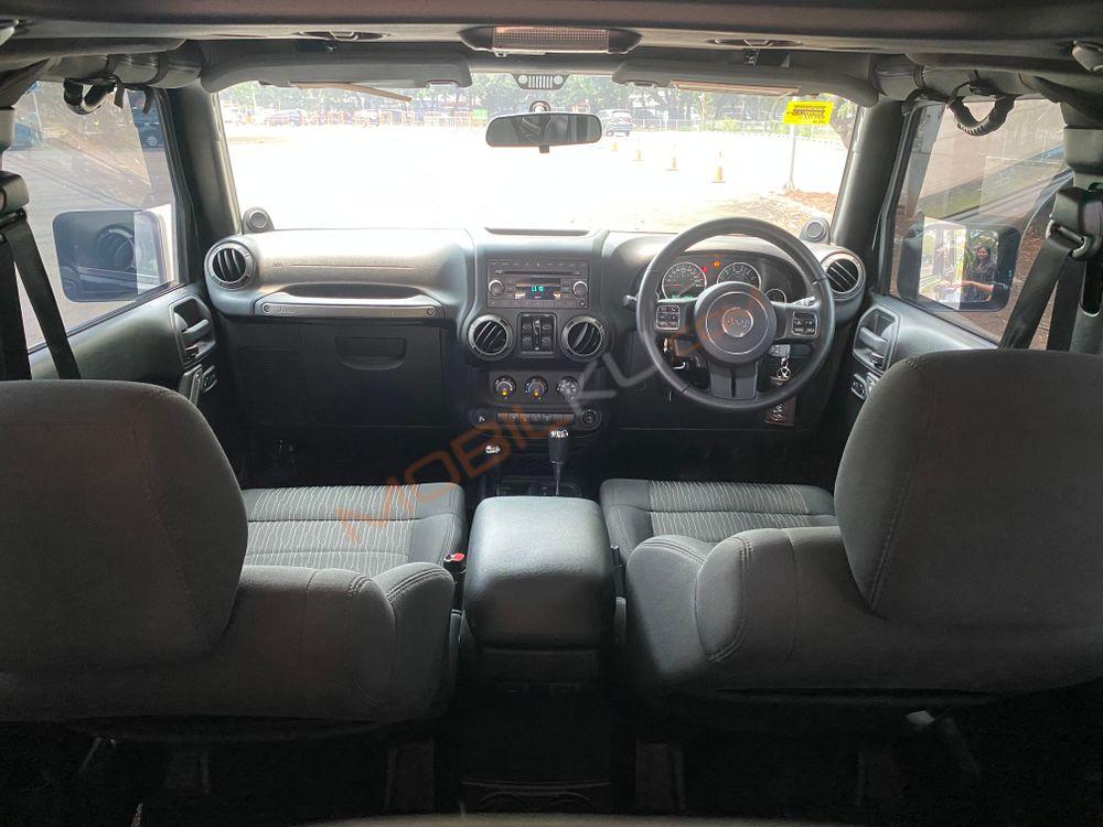 Mobil Jeep Wrangler 2011