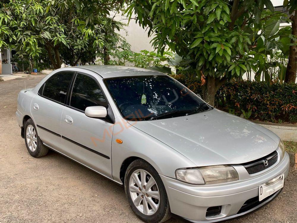 Mobil Mazda Familia 1997