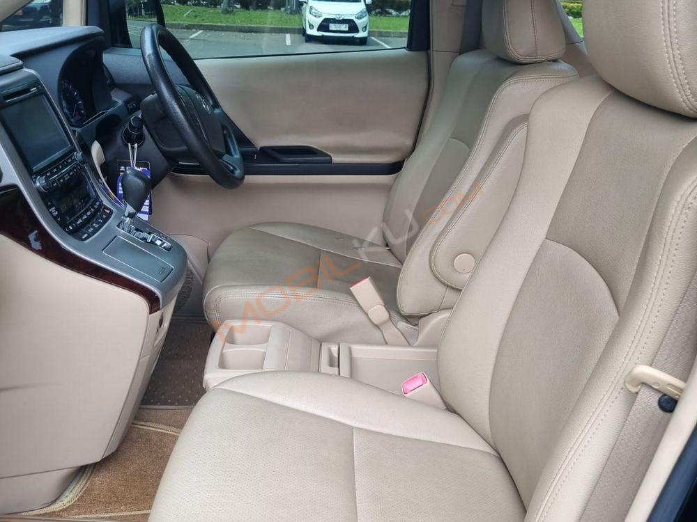 Mobil Toyota Alphard 2013