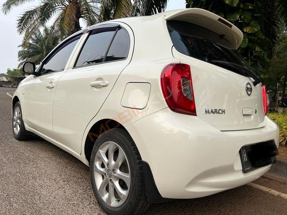 Mobil Nissan March 2015