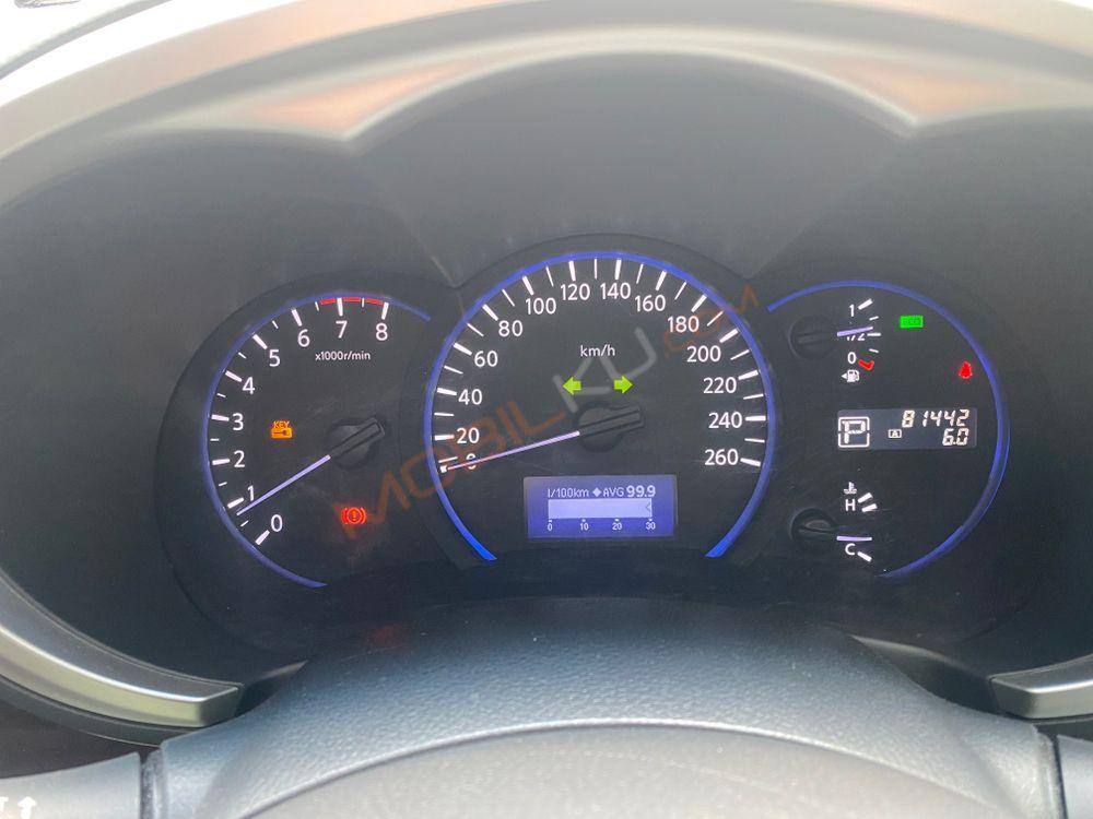 Mobil Nissan Elgrand 2013