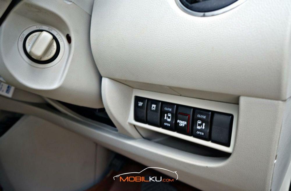 Mobil Mazda Biante 2017