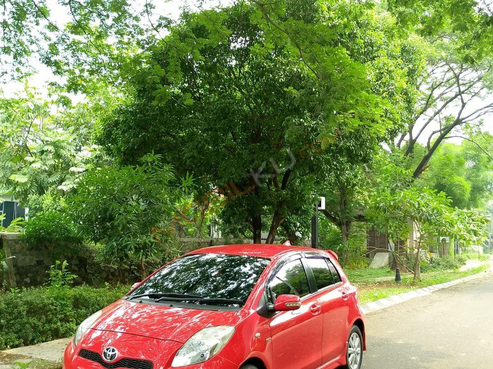 Mobil Toyota Yaris 2012
