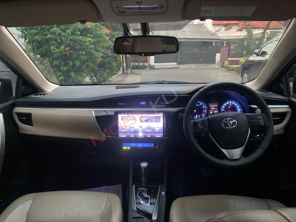 Mobil Toyota Corolla 2015