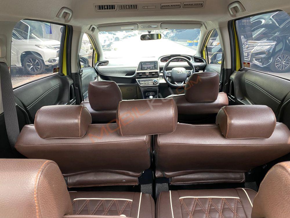 Mobil Toyota Sienta 2021