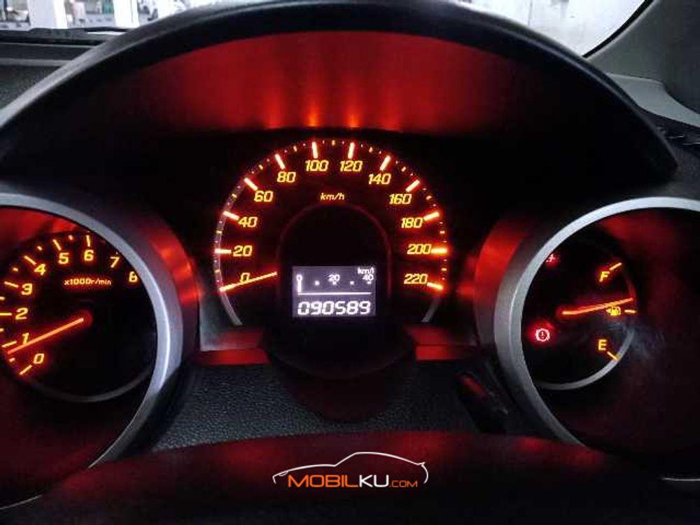 Mobil Honda Jazz 2008