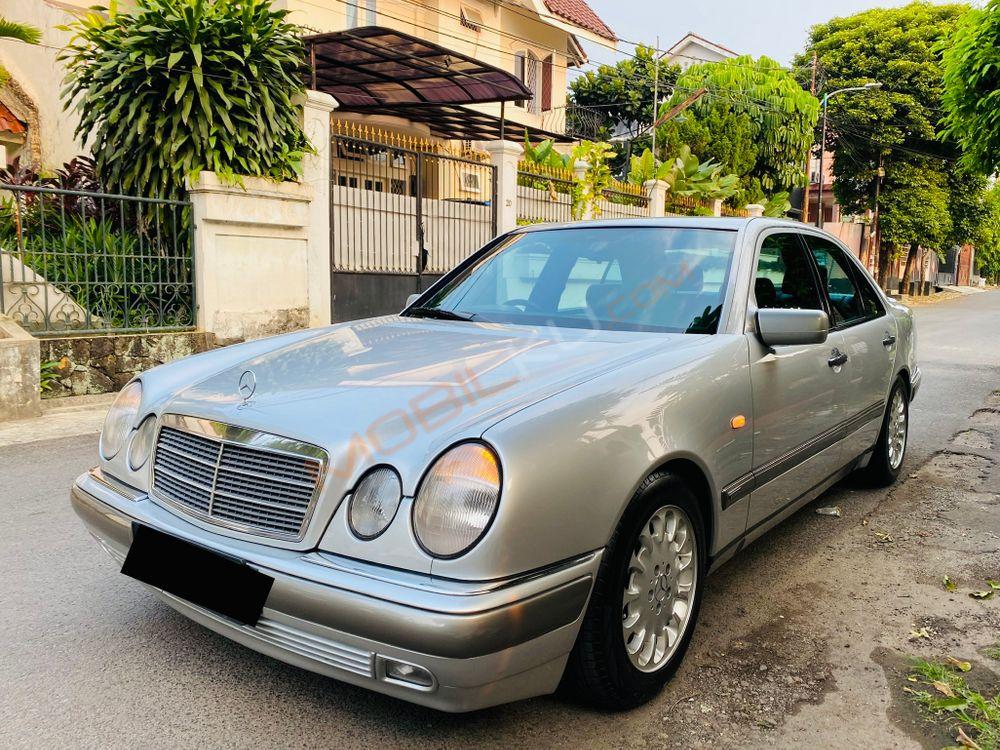 Mobil Mercedes-Benz E-Class 1996
