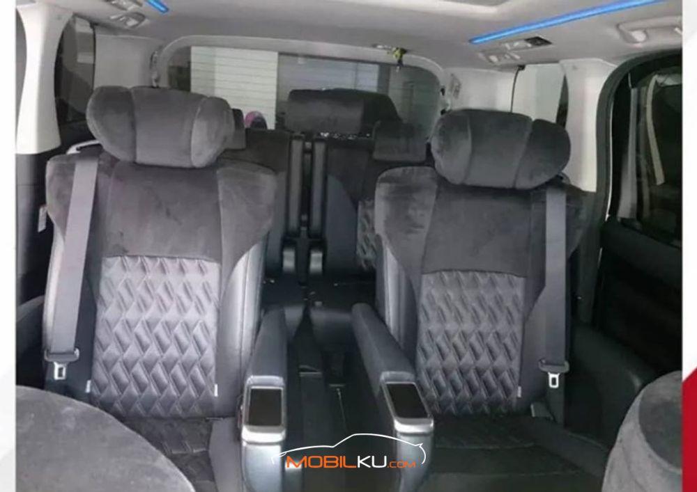 Mobil Toyota Vellfire 2016