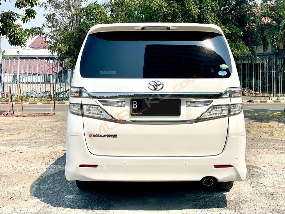 Mobil Toyota Vellfire 2014