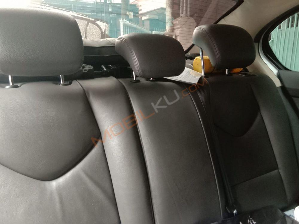 Mobil Peugeot 408 2012