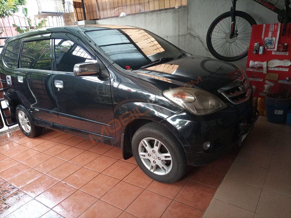 Mobil Daihatsu Xenia 2011