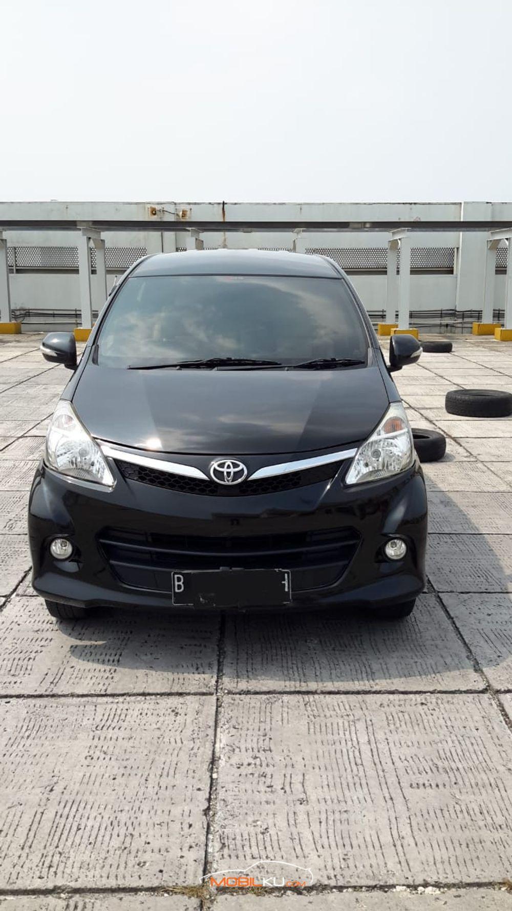 Mobil Toyota Avanza 2015