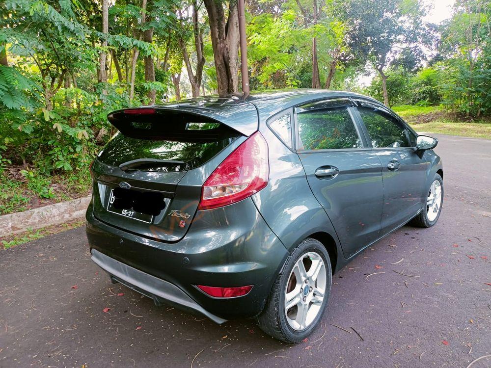 Mobil Ford Fiesta 2011