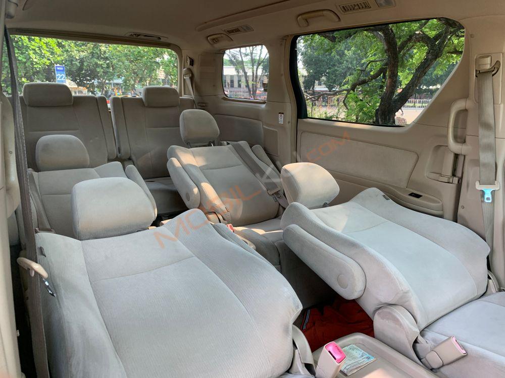Mobil Toyota Alphard 2009