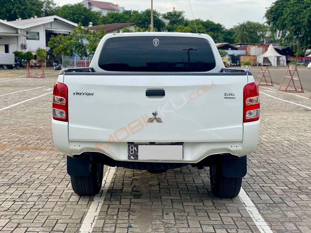 Mobil Mitsubishi Triton 2017