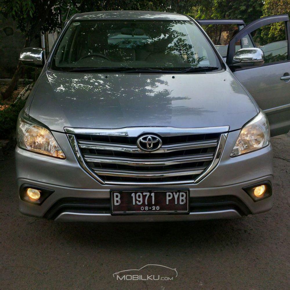 Mobil Toyota Kijang Innova 2015