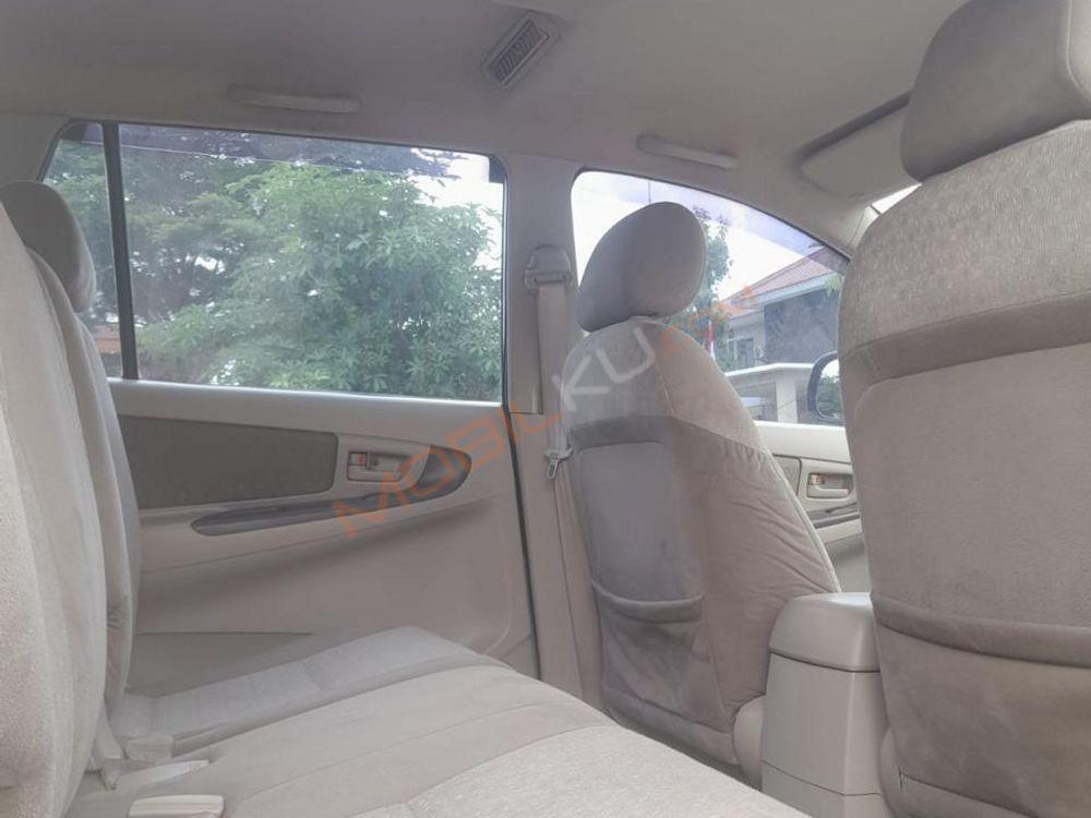 Mobil Toyota Kijang Innova 2013