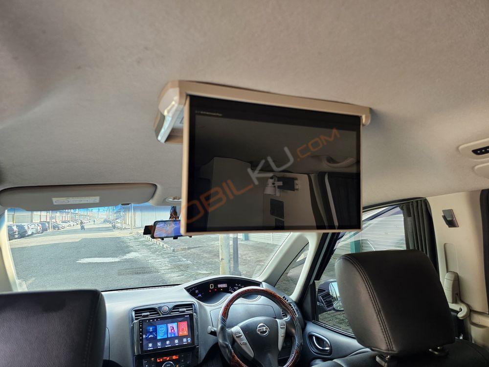Mobil Nissan Serena 2017
