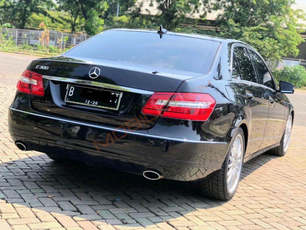 Mobil Mercedes-Benz E-Class 2011