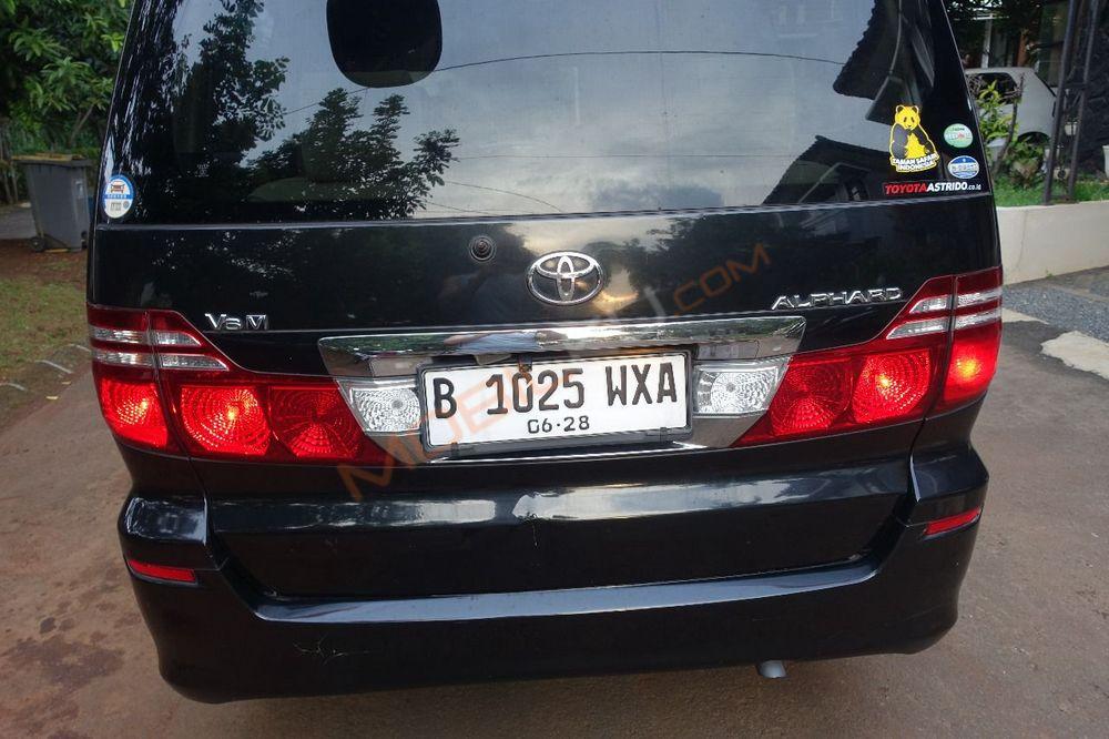 Mobil Toyota Alphard 2005