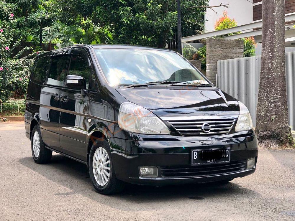 Mobil Nissan Serena 2009