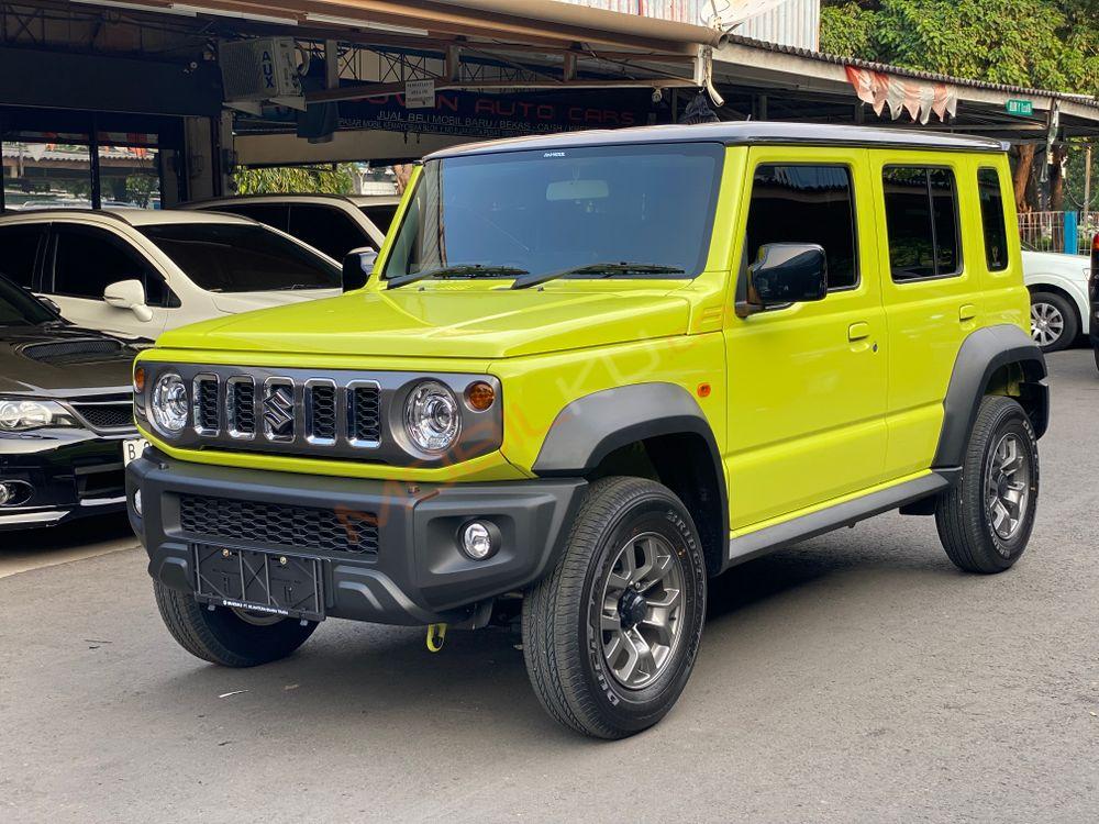Mobil Suzuki Jimny 2023