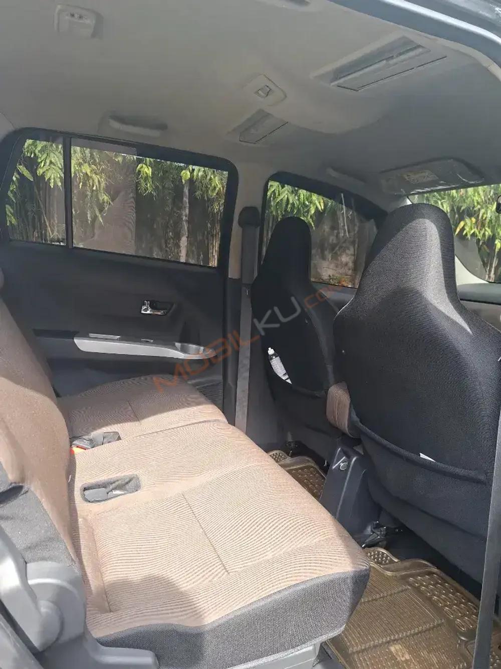 Mobil Toyota Calya 2021