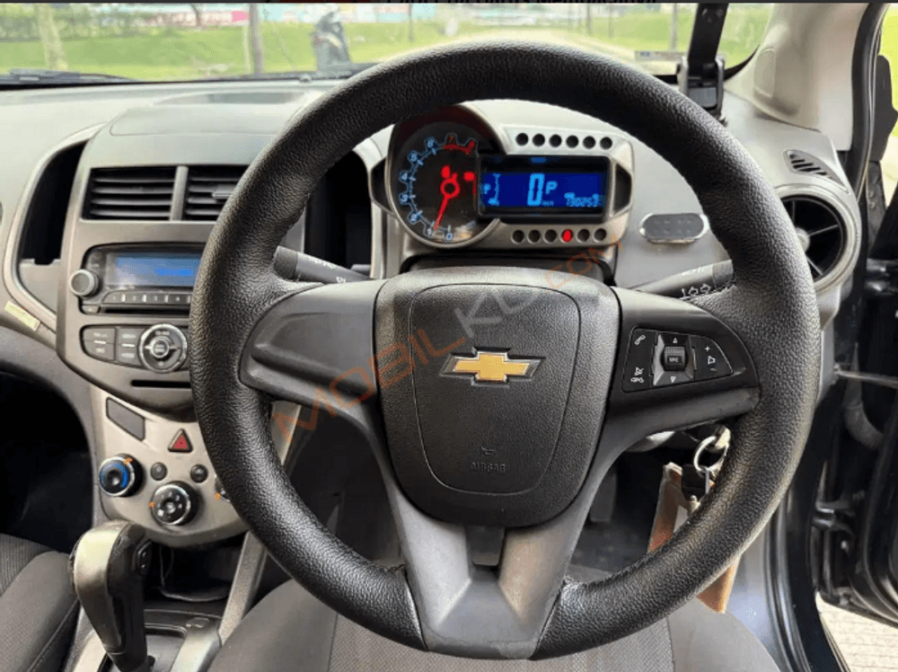 Mobil Chevrolet Aveo 2014