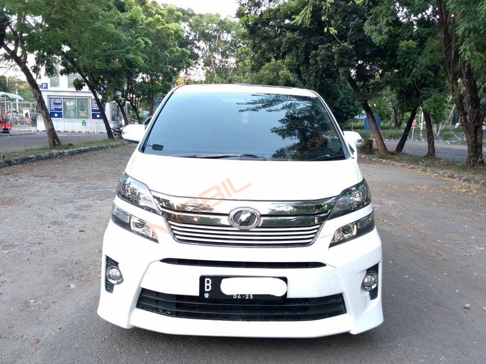 Mobil Toyota Vellfire 2015