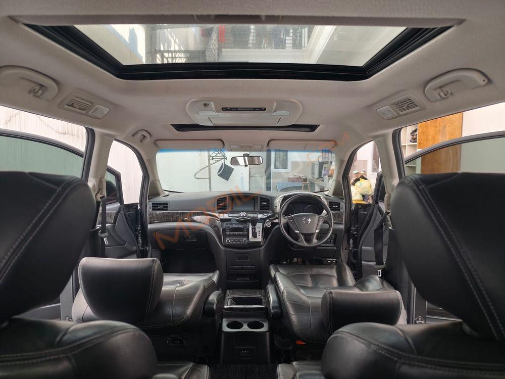 Mobil Nissan Elgrand 2017