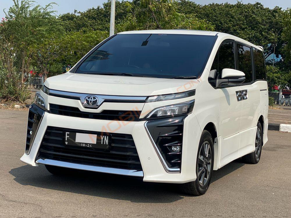 Mobil Toyota Voxy 2019