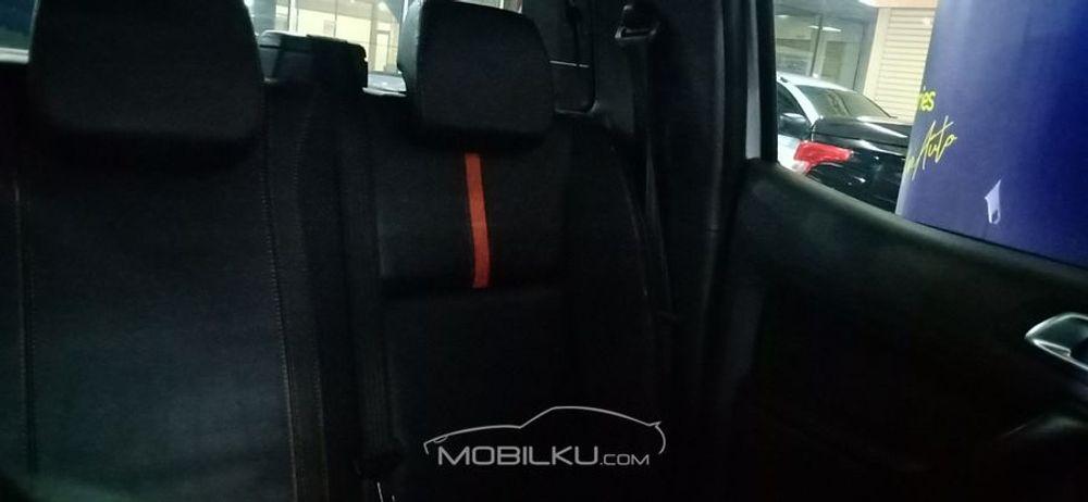 Mobil Ford Ranger 2014