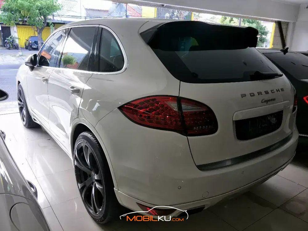 Mobil Porsche Cayenne 2011