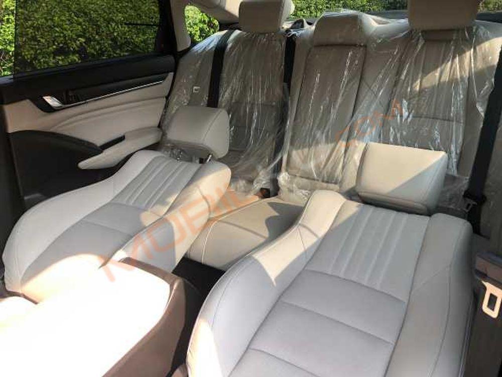 Mobil Honda Accord 2020