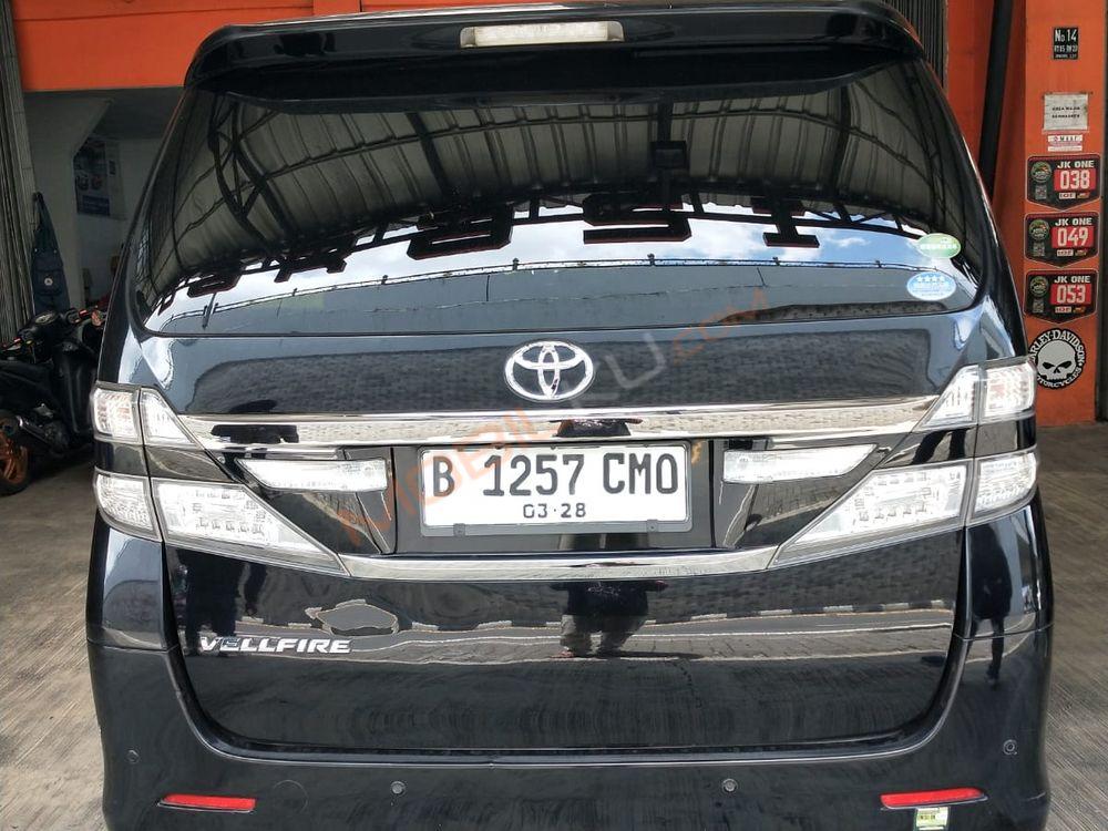 Mobil Toyota Vellfire 2013
