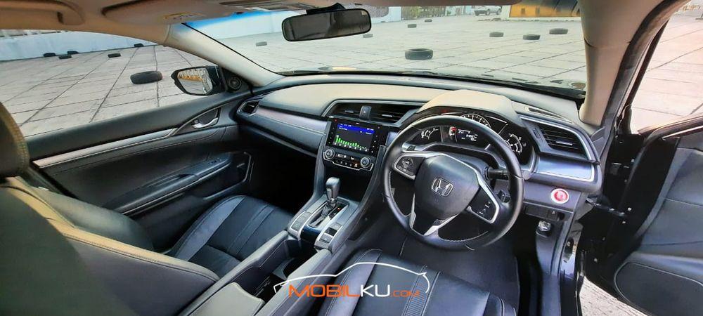 Mobil Honda Civic Sedan 2016