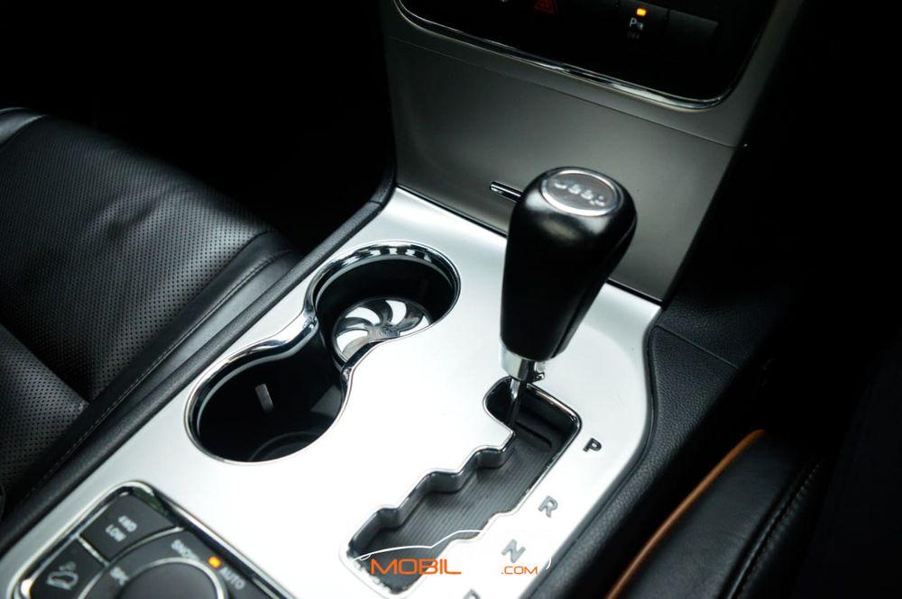 Mobil Jeep Cherokee 2011