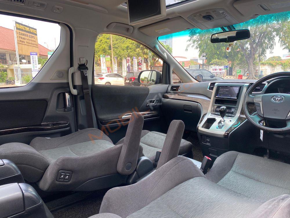 Mobil Toyota Alphard 2014
